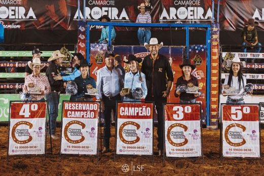 Edson Benassi é o campeão das montarias no Matão Rodeo Music — foto 4 de 4