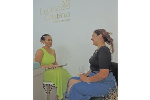 Em coquetel, Letícia Cristina apresenta estética avançada — foto 2 de 4