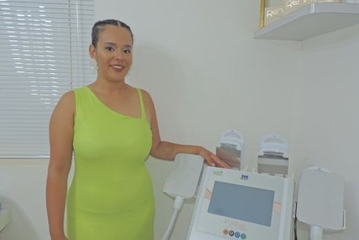 Em coquetel, Letícia Cristina apresenta estética avançada — foto 3 de 4