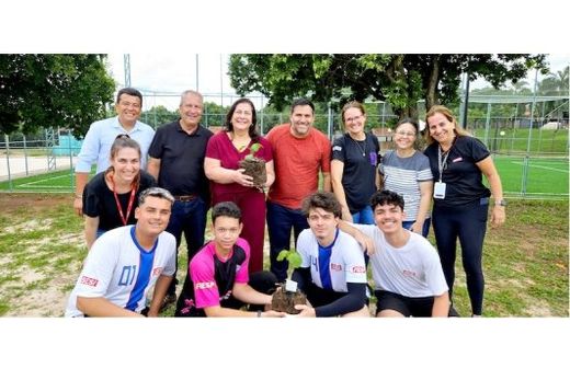 Plantio de 62 mudas de ipê conclui o Minha Calça + Verde — foto 2 de 2