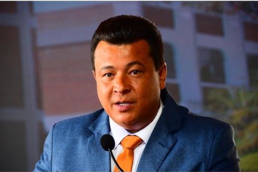 Prefeito, vice e vereadores eleitos são empossados — foto 2 de 3