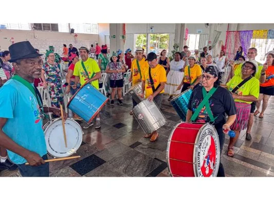 CarnaCRAS reviveu marchinhas de carnaval de salão — foto 1 de 2