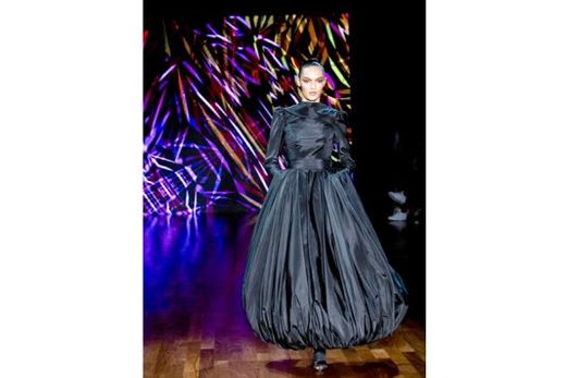 Lucas Adriano brilha novamente ao lado de Walério Araújo na SPFW — foto 2 de 3