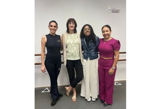 Renata Canova recebe examinadora da RAD — foto 2 de 2