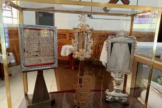 Relíquias foram expostas no Lar São Vicente de Paulo — foto 2 de 2