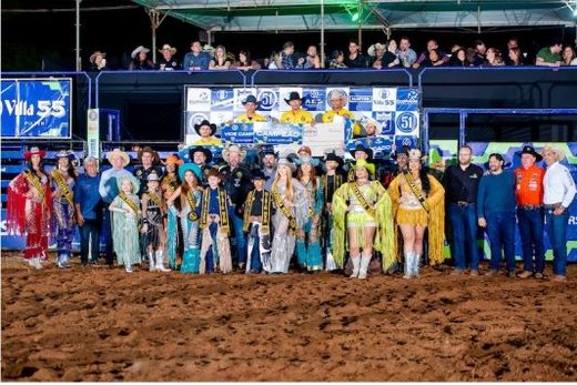 Anderson Alves vence montarias em touros no Matão Rodeo Music — foto 3 de 3