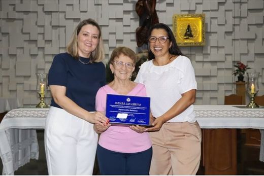 Legislativo concede Título de Honra ao Mérito a Aparecida Belasco — foto 2 de 2