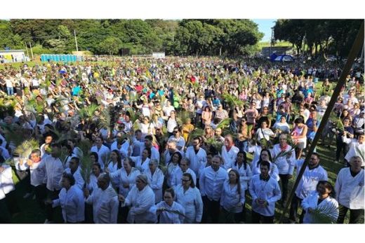 40ª Caminhada da Fé reúne cerca de 9 mil pessoas — foto 2 de 5