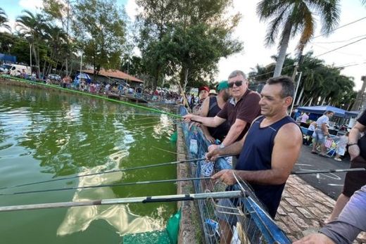 2ª Competição de Pesca reúne mais de 2 mil no Parque Ecológico — foto 2 de 3