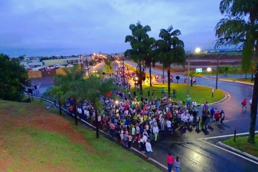 Com chuva, Procissão de Ramos reune 4 mil fiéis — foto 4 de 6