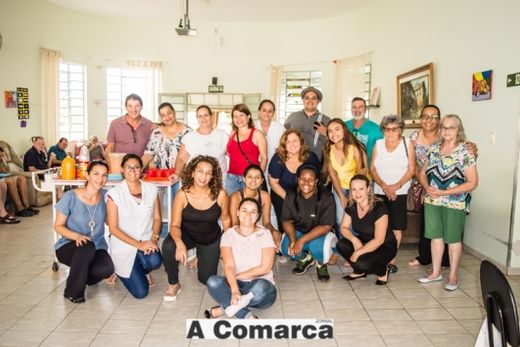 Corte Solidário faz idosos felizes — foto 2 de 13