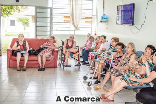 Corte Solidário faz idosos felizes — foto 7 de 13