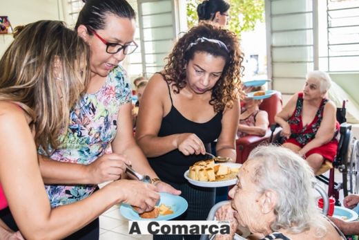 Corte Solidário faz idosos felizes — foto 10 de 13