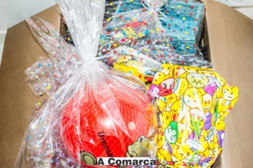 Padre Renato oferece jantar para famílias carentes — foto 8 de 10