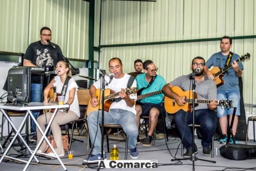 Padre Renato oferece jantar para famílias carentes — foto 9 de 10