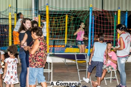Padre Renato oferece jantar para famílias carentes — foto 10 de 10