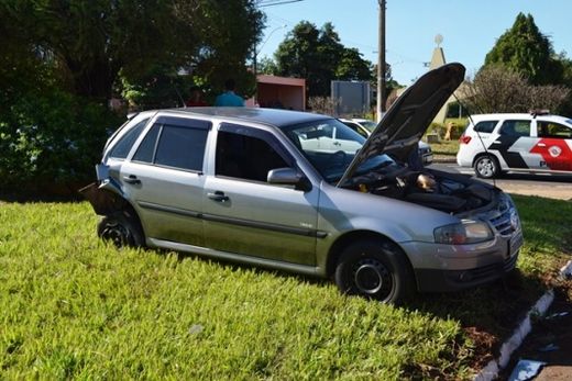 Polícia registrou acidente envolvendo três veículos — foto 4 de 7